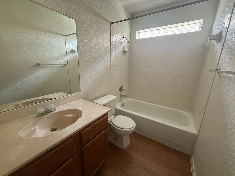 3301 Hereford Ln — Photo 7
