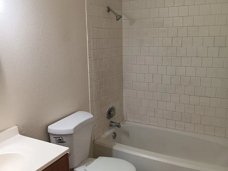 VICTORIA PARK APARTMENTS — Photo 22