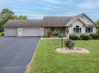 E11145 Wynsong Dr, Baraboo, WI 53913