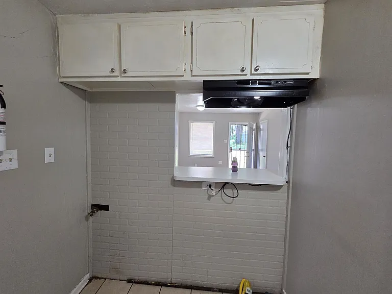 3021 Ashwood St — Photo 9