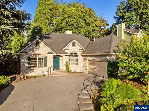 215 Ames Ct, Silverton, OR 97381