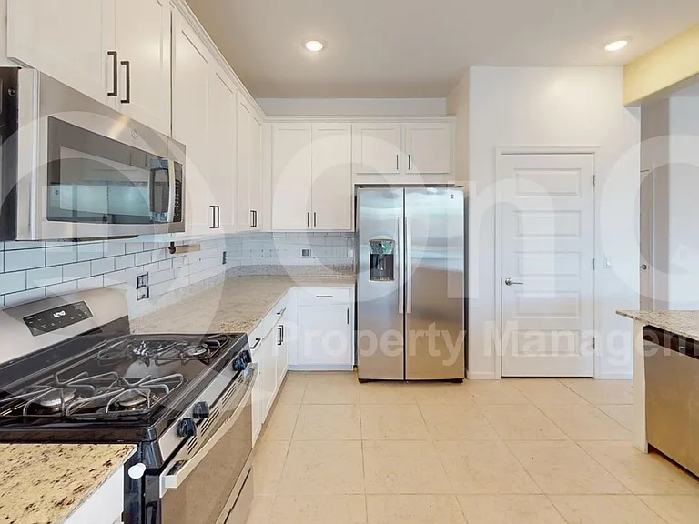 7609 S Camino Alma Vieja — Photo 5