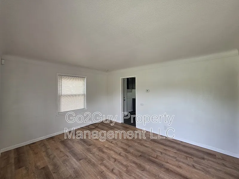 3 bed, 1.0 bath, 850 sqft, $1,325 — Photo 4