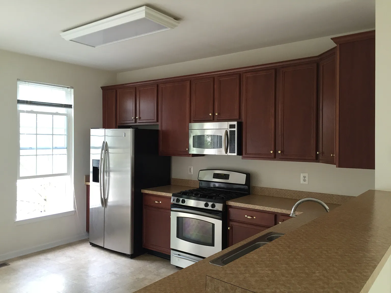 3 bed, 3.5 bath, 1665 sqft, $2,800 — Photo 4