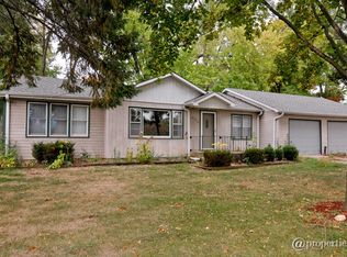 6714 Silver Lake Rd, Cary, IL 60013