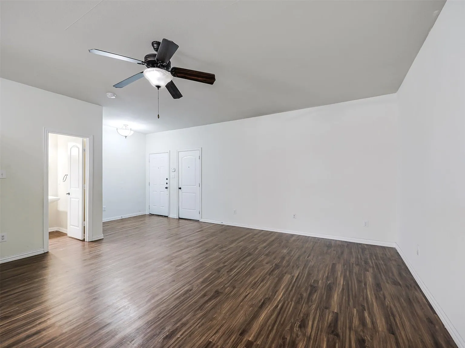 3 bed, 2.5 bath, 1488 sqft, $1,950 — Photo 3