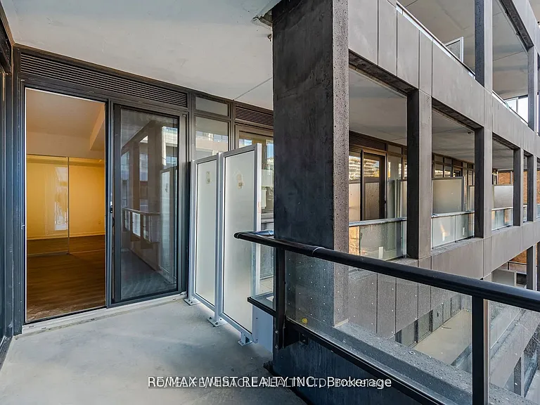 9 Tecumseth St #401 — Photo 25