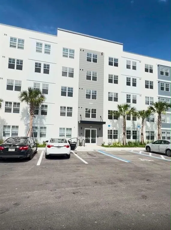 3 bed, 2.0 bath, 1150 sqft, $2,300 — Photo 1
