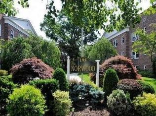 195 N Village Ave APT 3D, Rockville Centre, NY 11570