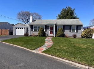 65 Ferncrest Dr, Pawtucket, RI 02861