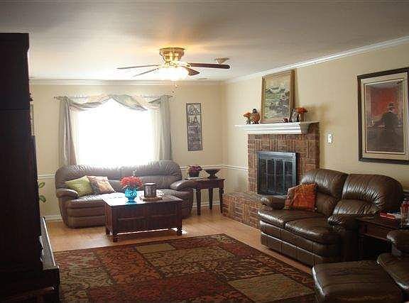 4th image of 37 White Oak Cir