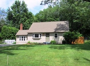 14 Snell St, Sturbridge, MA 01566
