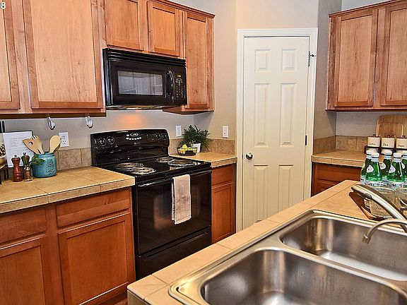 3rd image of 1442 NE Alexandria Pl
