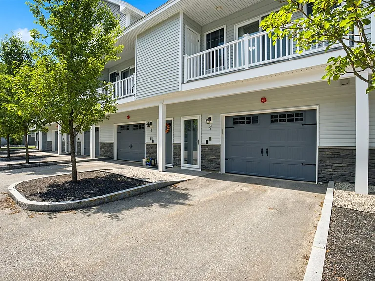 34 Callaway Dr #4 — Photo 1