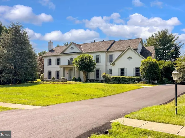 10703 Falls Pointe Dr, Great Falls, VA 22066