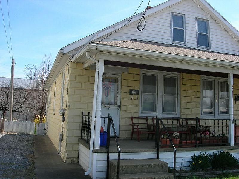 2nd image of 120 Pine Ave