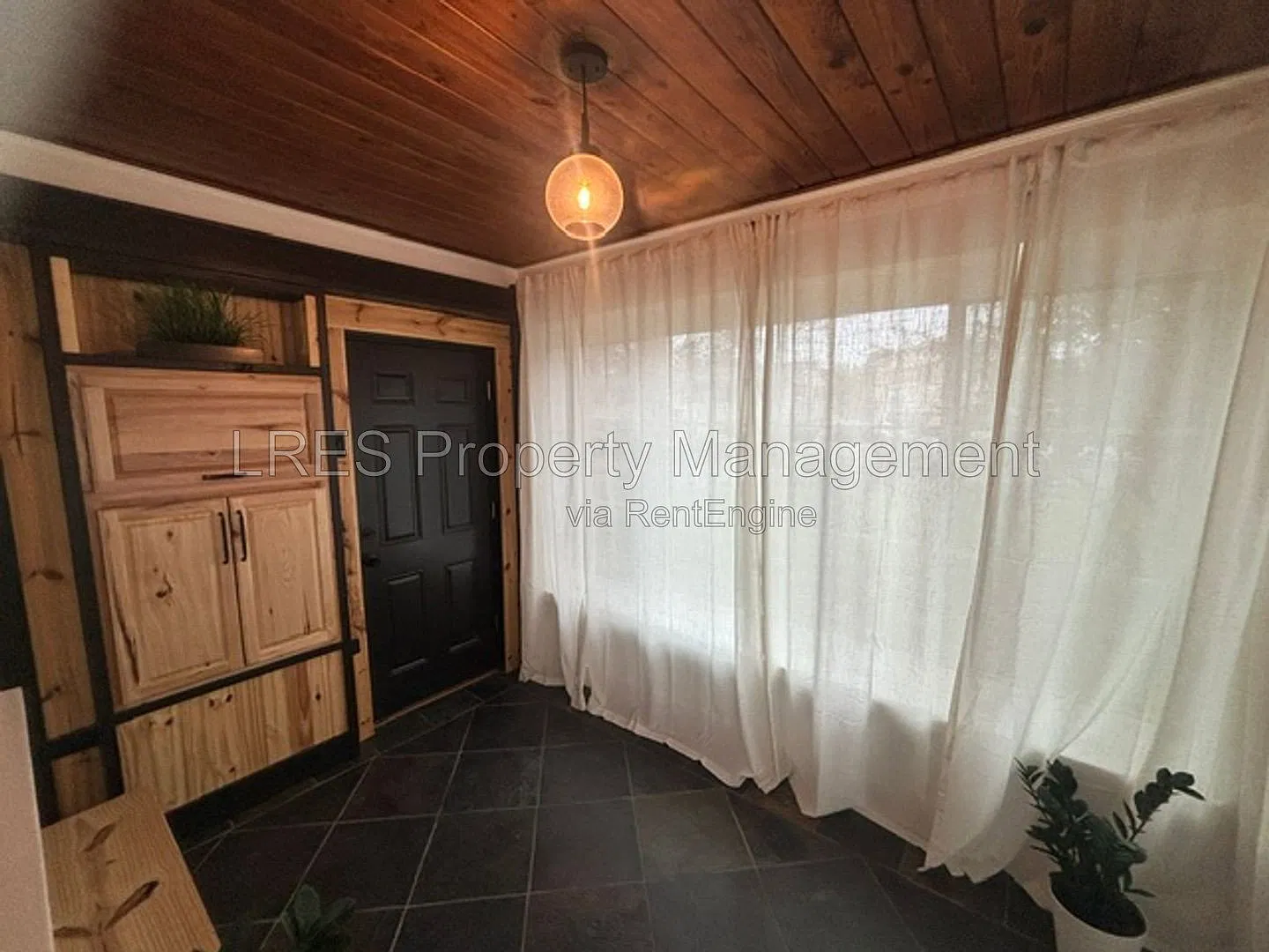 2 bed, 1.0 bath, 1000 sqft, $2,350 — Photo 3