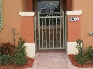 5819 Siena Ln, Hollywood, FL 33021