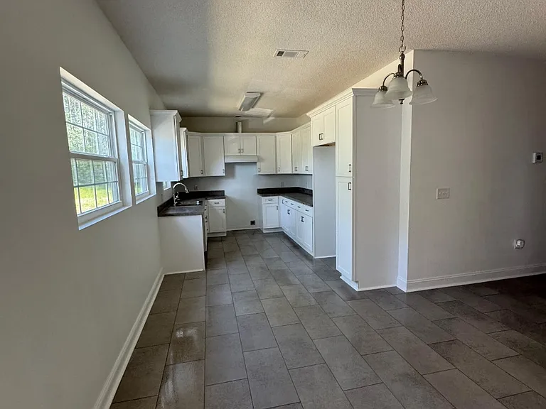 106 Hart Rd — Photo 7