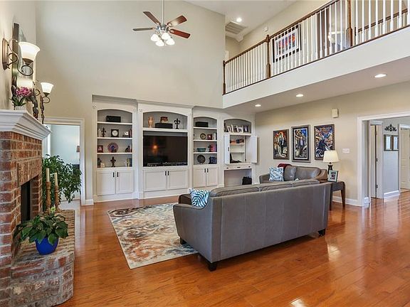 3rd image of 114 Lavender Ct