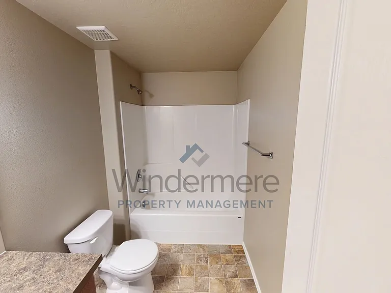 1215 SW Settlement St — Photo 4