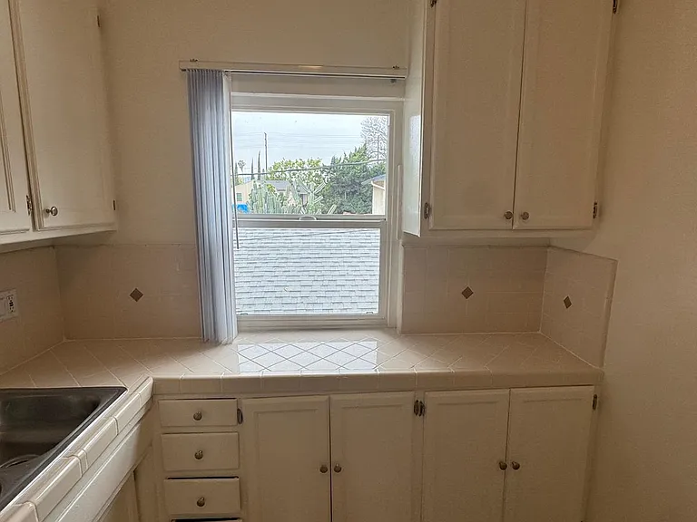 3025 Perlita Ave #9 — Photo 6