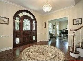 325 W Deerpath, Lake Forest, IL 60045