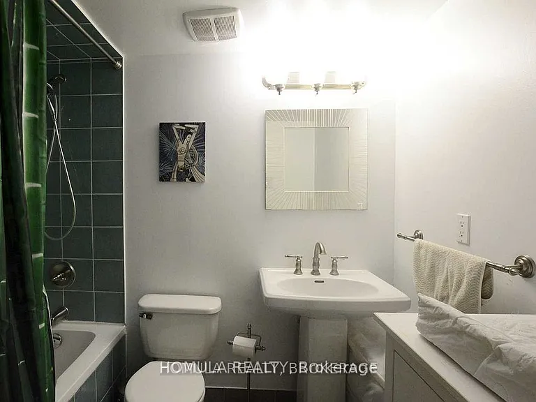 250 Jarvis St #303 — Photo 8
