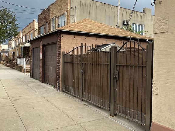 2nd image of 67-27 75th St