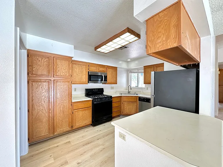 3124 Gentle Breeze St — Photo 8