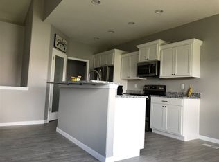 1109 S Algonquin Dr, Cedar Falls, IA 50613