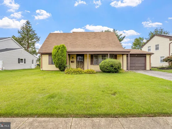 21 Hepburn Ln, Willingboro, NJ 08046