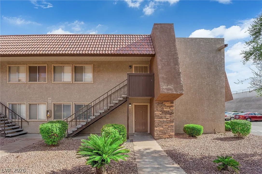 3 bed, 2.0 bath, 1444 sqft, $1,650 — Photo 1
