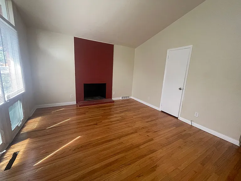 1305 Willow Rd — Photo 4