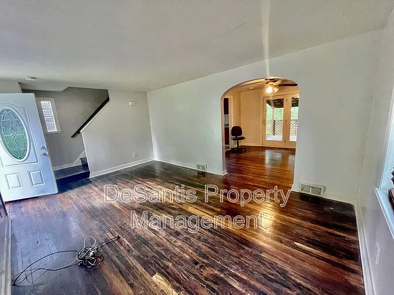 3 bed, 1.0 bath, 1100 sqft, $1,325 — Photo 4