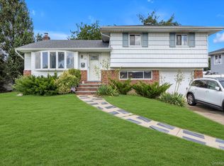 15 Maynard Dr, Farmingdale, NY 11735