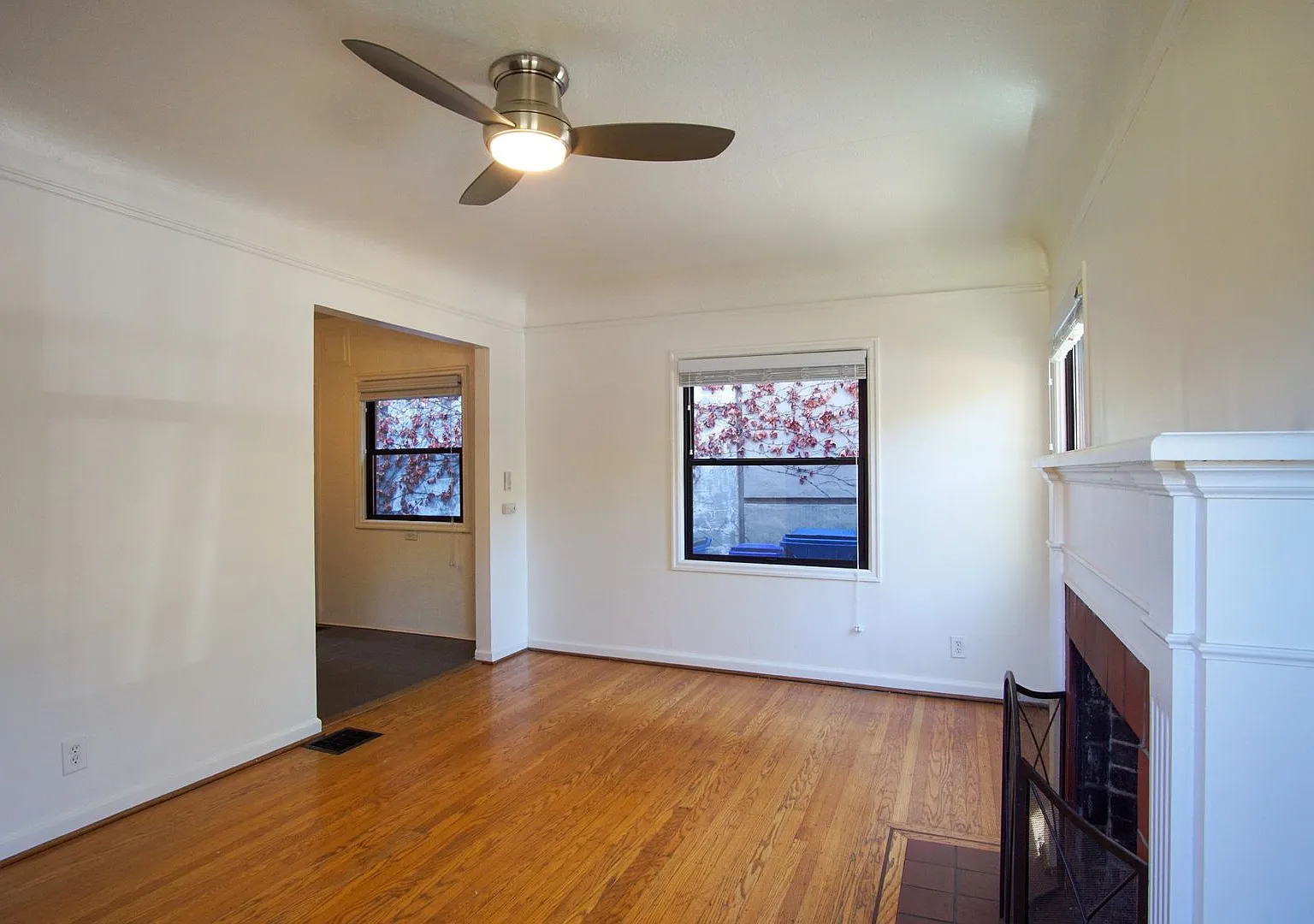 Just in Time for Fall! Great Nob Hill 1-Bed in Boutique Courtyard Building! — Photo 3