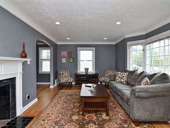 2nd image of 2223 Cranston Rd
