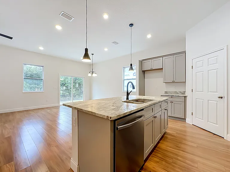 2250 W 13th St — Photo 7