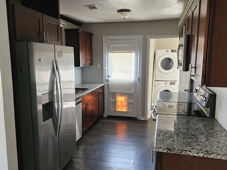 4626 Kelton Dr — Photo 8