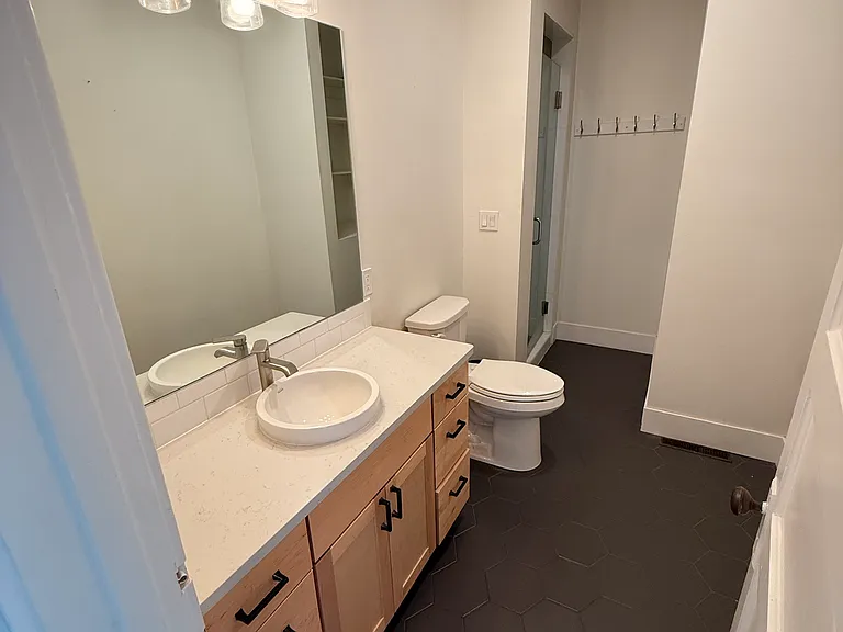 619 Columbia Ave — Photo 5