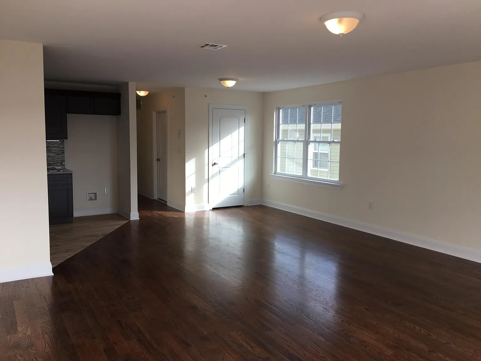 3 bed, 1600 sqft, $2,700 — Photo 4