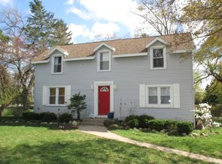 310 S Alleghany Rd, Grayslake, IL 60030