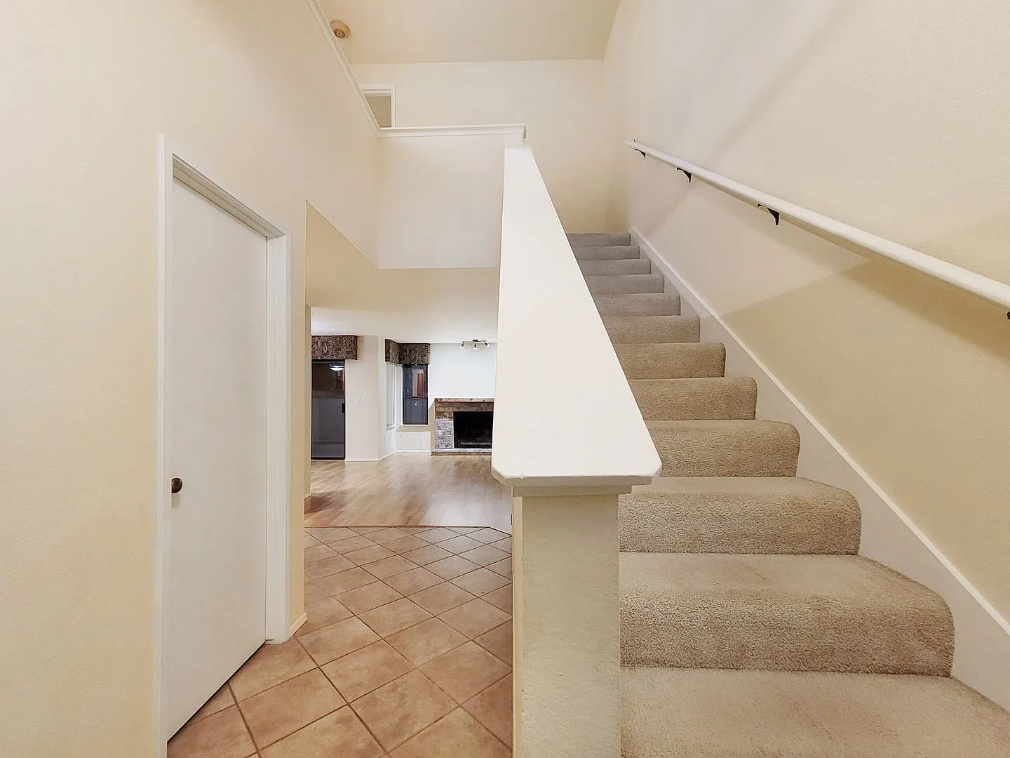 Great location. Walking distance Microsoft, shopping and everyday amenities!! — Photo 3