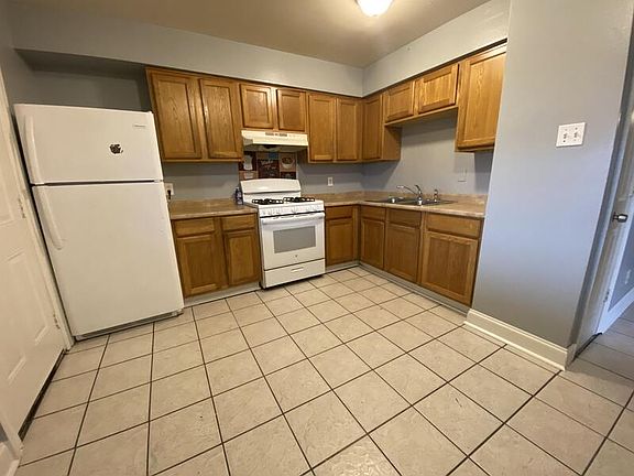 2nd image of 8600 Patricia St