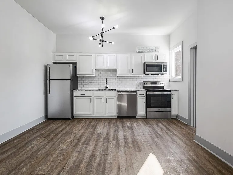 818 E Elm St #1-4 — Photo 14