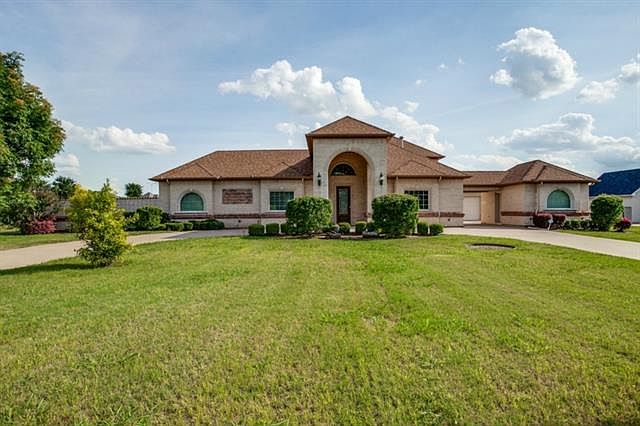 1st image of 2614 Creekwood Dr