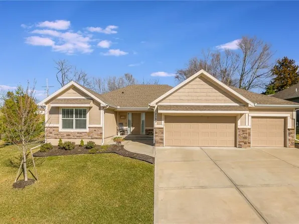 7585 NW Damon Dr, Parkville, MO 64152
