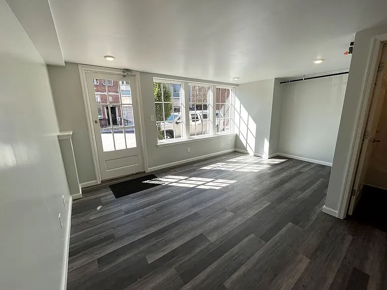 45 E King St #1 — Photo 4