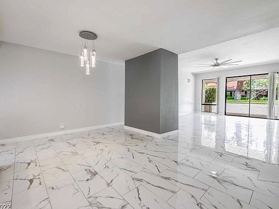 5th image of 2560 Palmera Cir